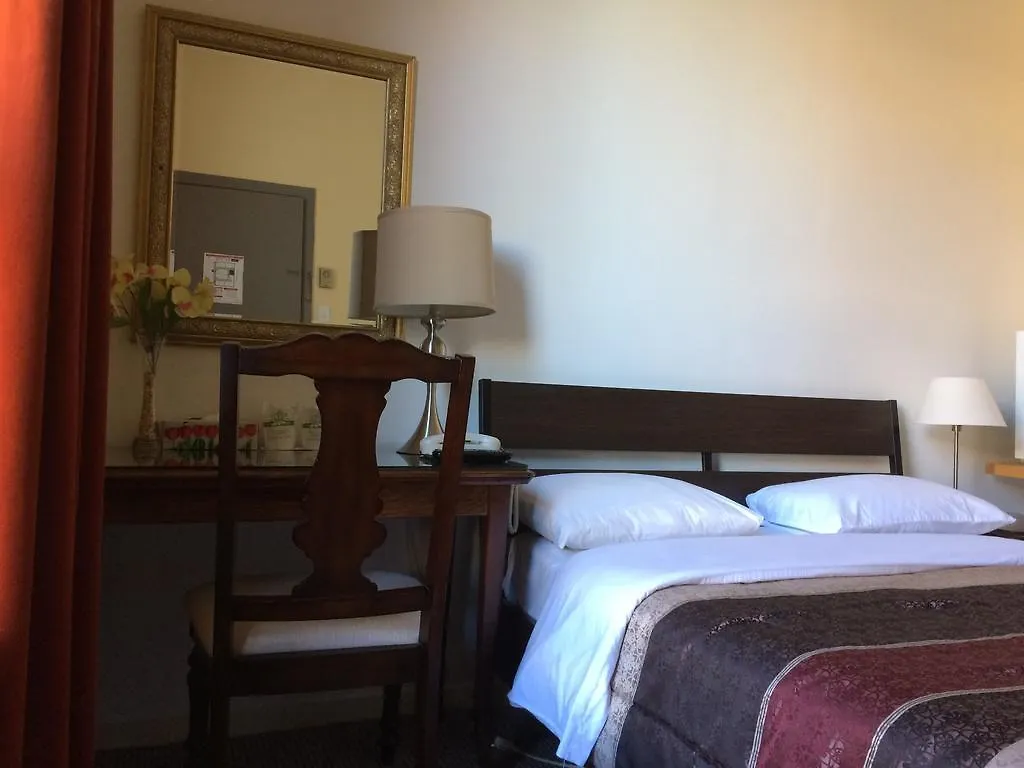 Hotel Bon Accueil Montreal 2*,