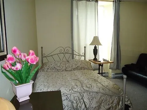 Hotel Bon Accueil Montreal 2*,