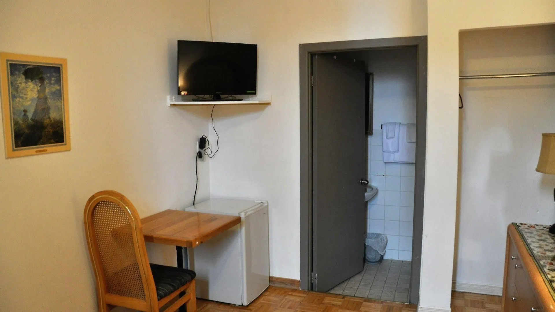 Hotel Bon Accueil Montreal