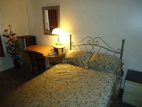 Hotel Bon Accueil Montreal