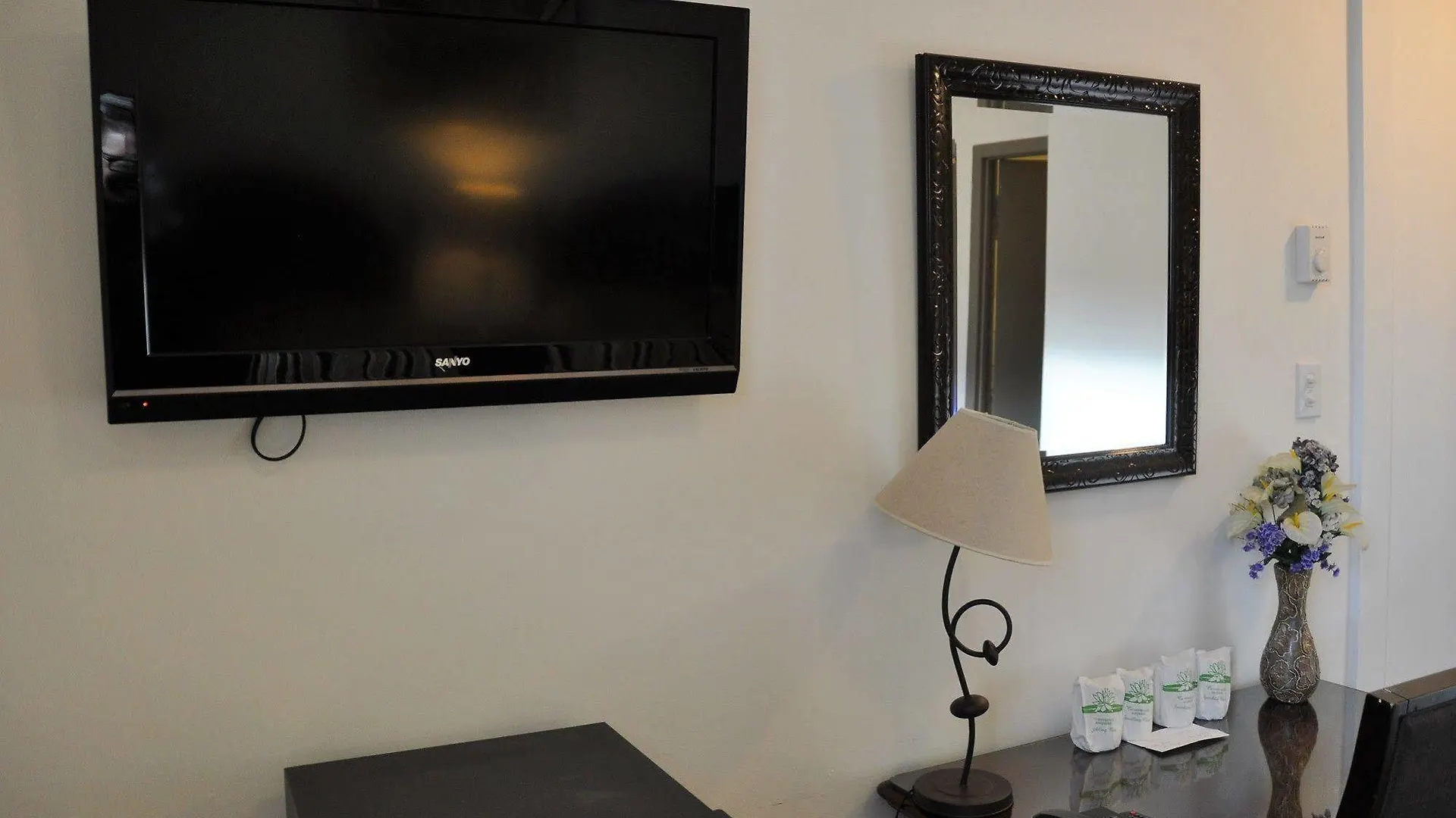 Hotel Bon Accueil Montreal