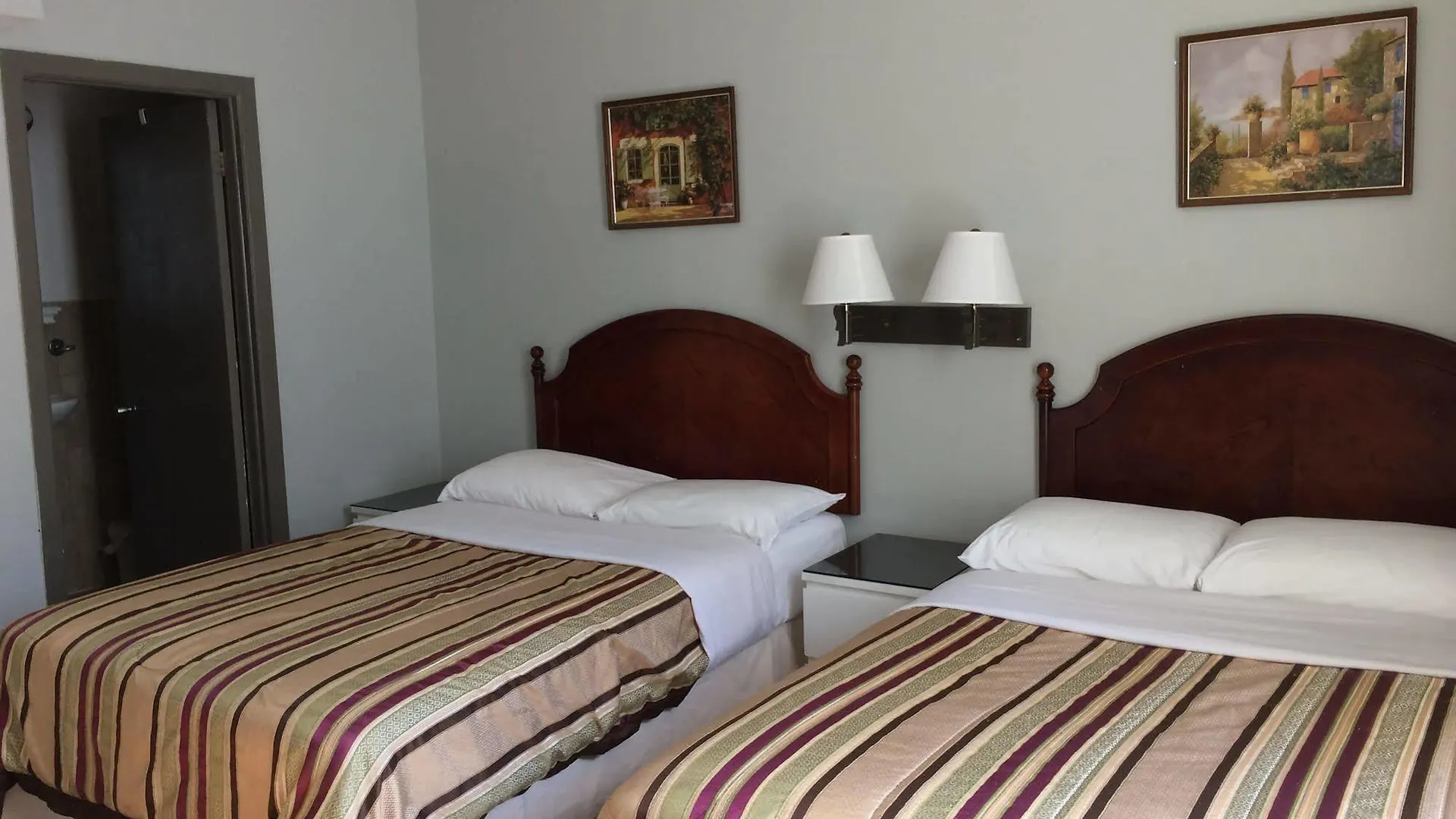 Hotel Bon Accueil Montreal 2*,